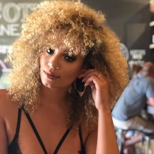 Meet your Posher, Natalie